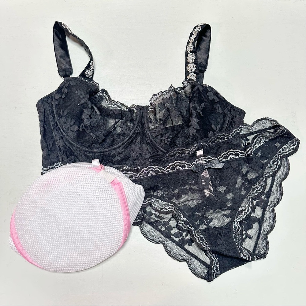 🖤NEW!🖤 Victoria’s Secret Black Lace Bra & Panty Set with Laundry Bag